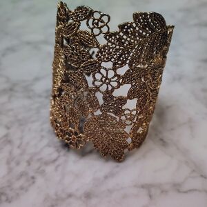 Stella & Dot Intricate Gold Floral Bracelet